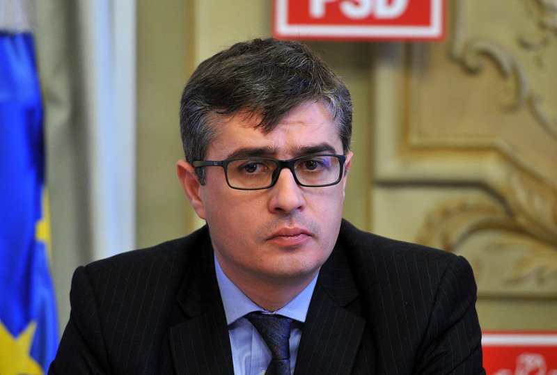 Deputatul Andrei Dolineaschi îi cere explicaţii lui Cătălin Flutur despre masacrarea celor 200 de câini