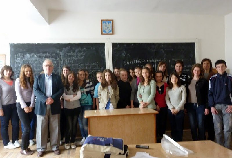 Întâlnire a Europe Direct Botoşani cu tinerii de la Colegiul Naţional „Mihai Eminescu” în Săptămâna Europeană a Tineretului