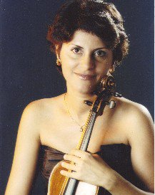 Violonista Cristina Anghelescu concertează vineri seară la Botoşani