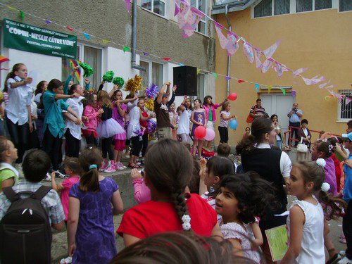 Şcoala 7 Botoşani | Festivalul “Copiii-mesaje catre lume”