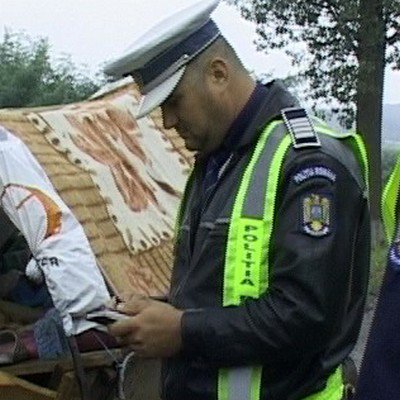 Poliţist din Botoşani, reţinut la Bacău, pentru trafic cu ţigări