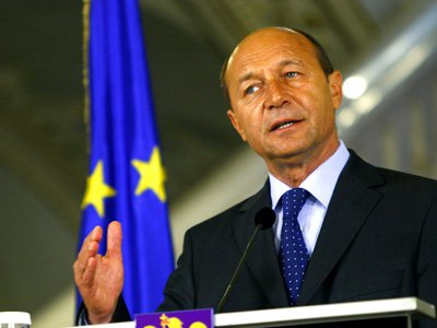 Băsescu, despre funcţionarii publici: Nu-şi recunosc incompetenţa sau că sunt corupţi