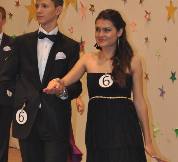 Vezi cine a câştigat Miss şi Mister Boboc 2011 la Liceul Pedagogic Nicolae Iorga Botoşani
