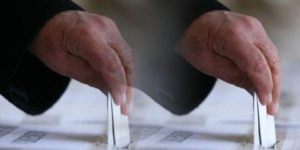 Guvernul îşi angajează răspunderea pentru comasarea alegerilor locale şi parlamentare în anul 2012