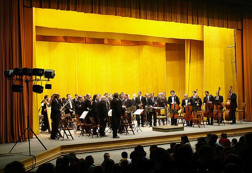 Filarmonica Botosani: Concert sub bagheta dirijorului Marcian David
