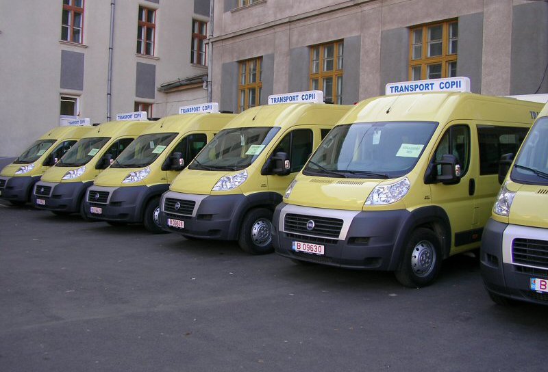 Ministerul Educației a repartizat cinci microbuze şcolare judeţului Botoşani