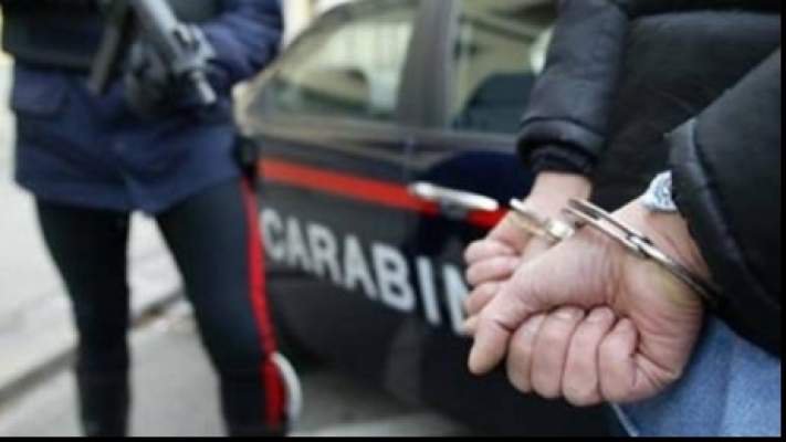 Român condamnat în Italia, la doi ani de detenţie pentru că a furat o ciocolată
