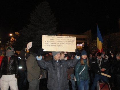 Protestul din Piața Revoluției s-a încheiat în jurul orei 21:00 !