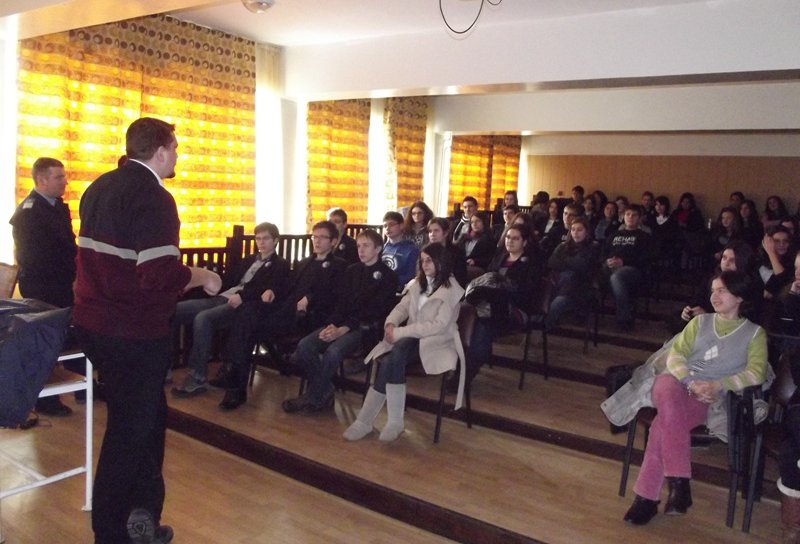 Activităţi preventive efectuate de jandarmi în școlile din judeţul Botoşani