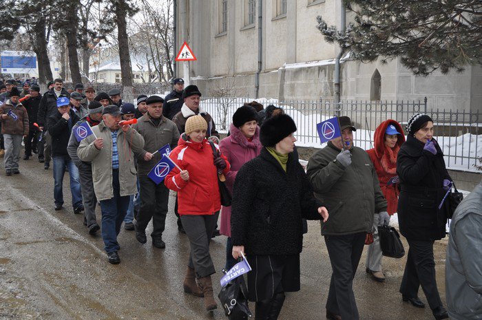 Peste 150 de oameni au participat la protestul organizat de Cartel Alfa şi BNS, filiala Botoşani