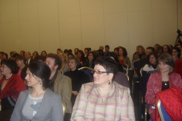 Prezenţă numeroasă la Conferinţa Naţională „Formarea continuă a profesorilor de Limba Română în societatea cunoaşterii”