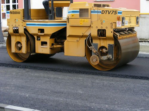 Începând de săptămâna viitoare vor fi asfaltate străzile cu probleme din Botoşani 
