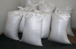Sute de kilograme de zahăr cu aromă de evaziune, confiscat la Mihăileni