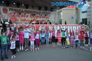 Talente dorohoiene în a doua zi de spectacol la Zilele Copilului Dorohoi