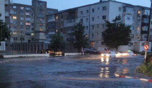 Din nou străzile din municipiul Botoşani au fost inundate în urma ploii torenţiale