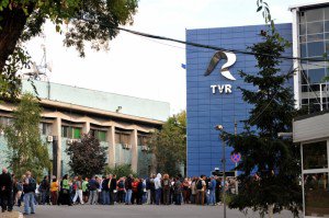 Un nou protest în faţa sediului TVR: Câteva sute de angajaţi ai postului manifestează împotriva concedierilor colective