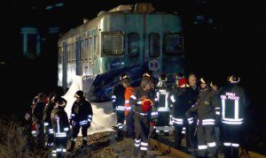 Accident dramatic în Italia. Şase muncitori români au murit după ce furgoneta în care se aflau a fost lovită de un tren