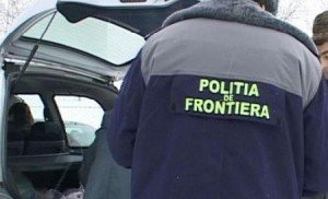 Opel Zafira olandez cu numere false oprit la graniţa cu Moldova