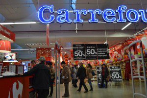Hoții au luat din nou cu asalt Hipermarketul Carrefour din Botoșani