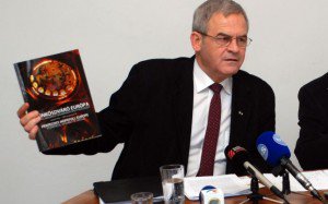 Laszlo Tokes îi cere 100.000 de lei daune lui Victor Ponta