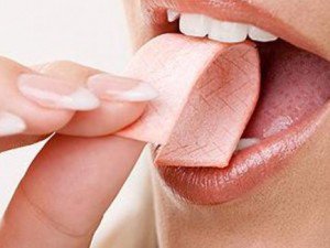 Îţi place să mesteci gumă? Cercetătorii au o veste bună pentru tine
