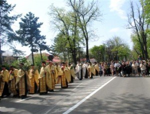 Procesiune de Florii cu 20 de preoţi şi sute de credincioşi la Botoșani