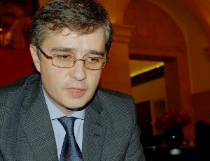 Deputatul PSD Andrei Dolineaschi propune ca parlamentarii să nu mai poată migra de la un partid la altul fără acordul celor care i-au ales