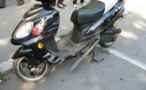 Polițiștii din Săveni au depistat în trafic un motociclu cu numere false condus de un tânăr fără permis