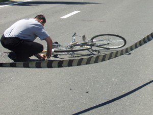 Bicicliști accidentați de o șoferiță neatentă