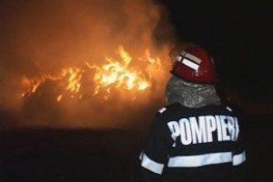 Casă incendiată în Dorohoi de fiul proprietarei