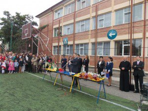Primarul municipiului Botoşani, Ovidiu Portariuc, a fost astăzi alături de elevii botoşăneni în prima zi de şcoală. 