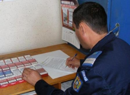 Bărbat din Hudești cercetat penal după ce a fost prins cu țigări de contrabandă în Dorohoi