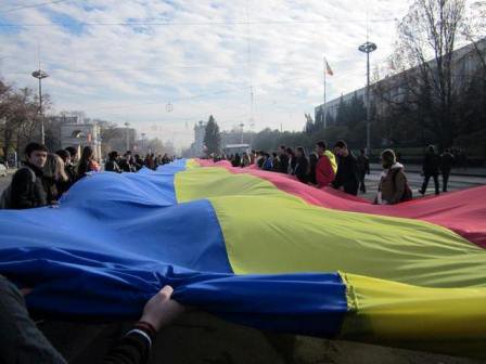 Steag tricolor din Chişinău, la Bucureşti