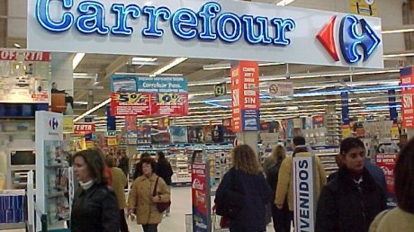 Carrefour, amendată pentru că un client a aşteptat prea mult la casă
