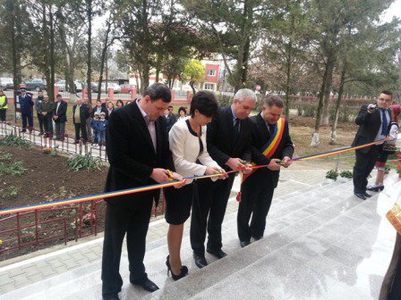Senatorul Doina Federovici a fost prezent la inaugurarea noului sediu al primariei Lunca