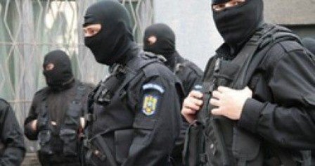 Percheziții domiciliare a procurorilor DIICOT și Poliției de Frontieră la zeci de adrese din județul Botoșani