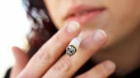 Eşti dependent de tutun? Iată băutura care reduce nicotina din organism