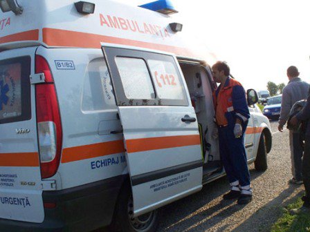 Femeie din Dumeni transportată de urgență la Iași după ce a fost rănită grav într-un accident de circulație