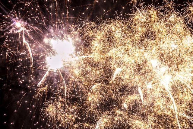 Foc de artificii spectaculos la Dorohoi, la cumpăna dintre ani! : VIDEO - FOTO