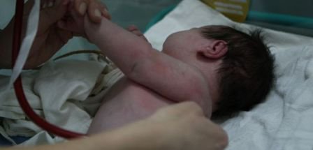 Un bebeluş de numai nouă luni a fost băgat în spital de proprii părinţi. Protecţia Copilului Botoșani a deschis o anchetă