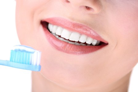 Ne schimbăm periuţa de dinţi după ce am fost răciţi? Află ce spun specialiştii