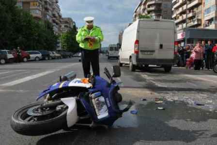 Motociclist rănit într-un accident provocat de un botoşănean la Suceava