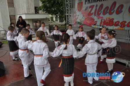 Zilele Copilului Dorohoi 2014: Copii talentați de toate vârstele în a doua zi de spectacol – FOTO