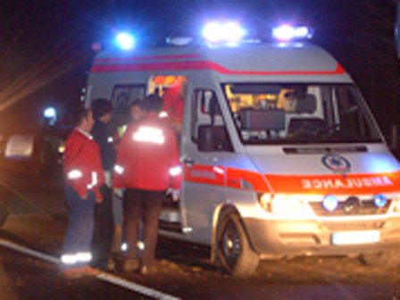 Accident grav: Patru tineri din Botoșani au ajuns la un spital din Focșani după ce s-au răsturnat cu mașina