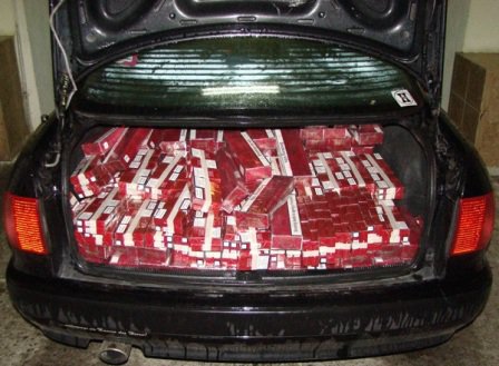 190 de pachete de ţigări confiscate de poliţişti