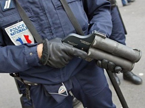 Un român a fost împuşcat mortal de un poliţist în apropiere de Paris