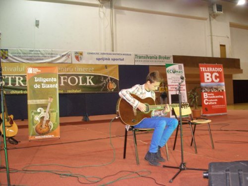 Marele premiu la Festivalul „Bistrita folk”, obținut de botoșăneanul Cosmin Mariciuc 