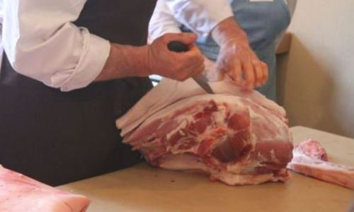 Veşti bune pentru Sărbători: Carnea de porc se ieftineşte