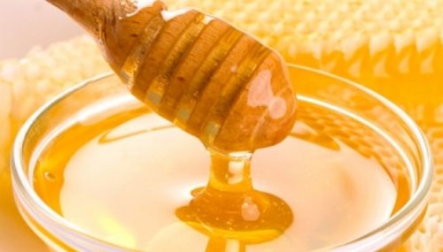Cum să deosebeşti mierea de albine naturală de cea contrafăcută
