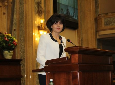 Amendament inițiat de senatorii Doina Federovici și Gabriela Firea: Microbuze școlare pentru orașele care au sate și localități componente